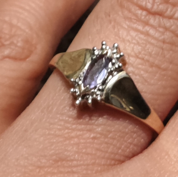 10kt Gold Tanzanite Ring Size 7 - Picture 11 of 13